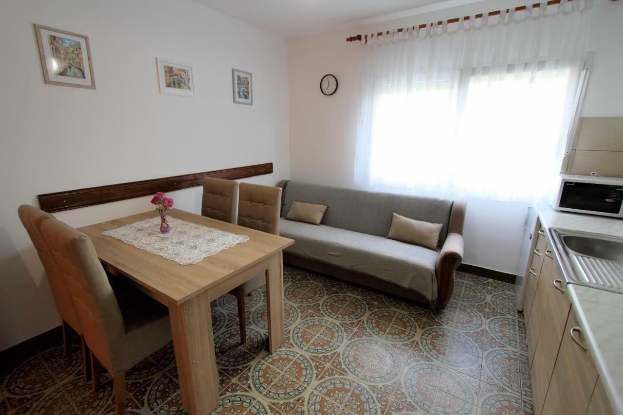 Apartamento Nikolina I Katarina Otočac Exterior foto